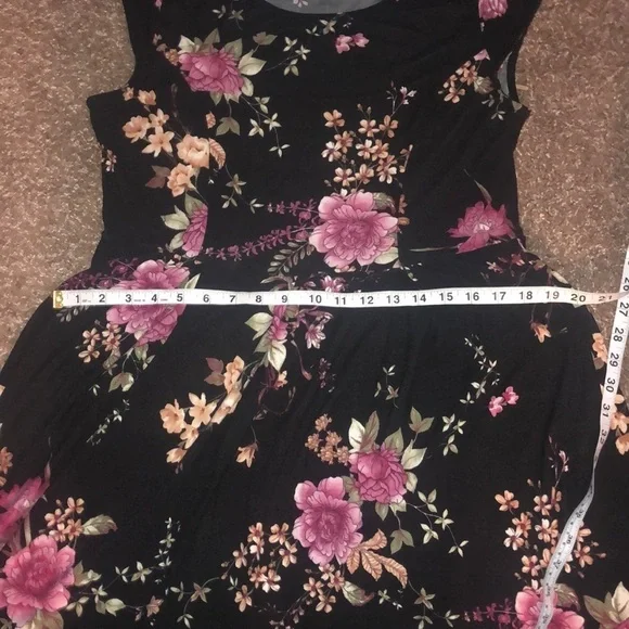 Kaileigh black floral short sleeve midi dress size medium - Picture 13 of 13